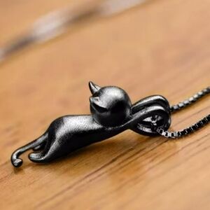 Black Cat Pendant Necklace 16 Inch Chain